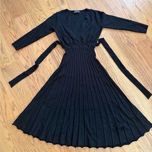 Elegant Black Pleated Knit Dress